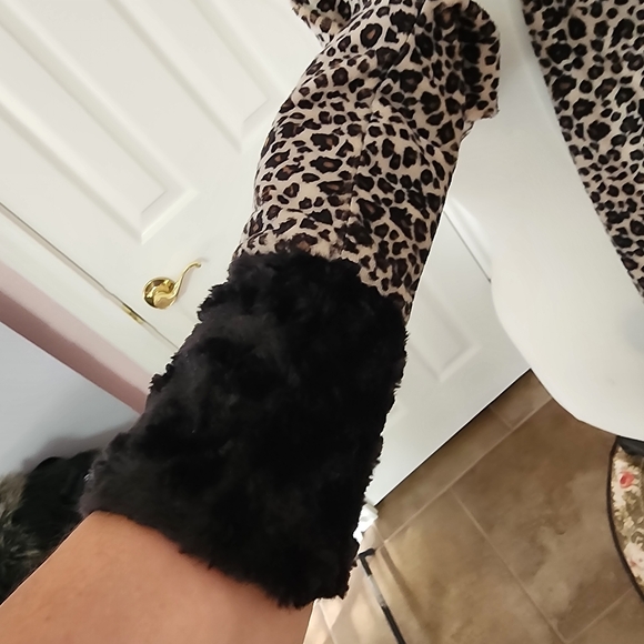 Chic Leopard Print Infinity Scarf - Picture 3 of 5